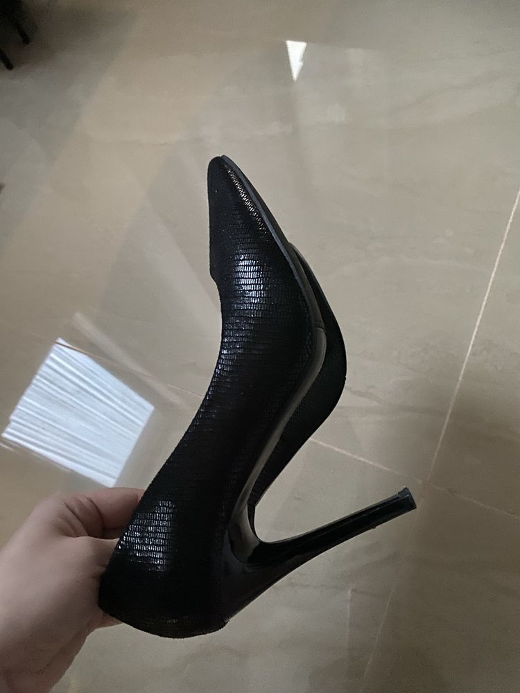 Pantofi stiletto