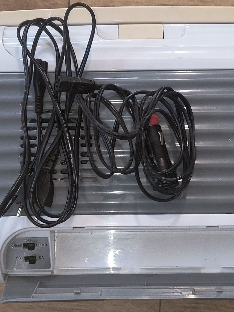 Ladă frigorifică auto de 12v si 220v