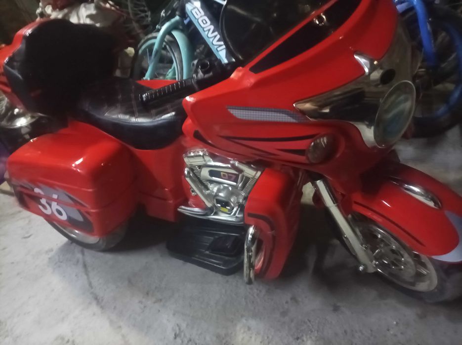 Аккумуляторный мотоцикл (детский)