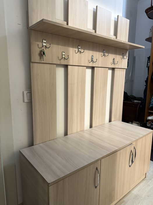 Продам прихожку (вешалки и тубмочка)