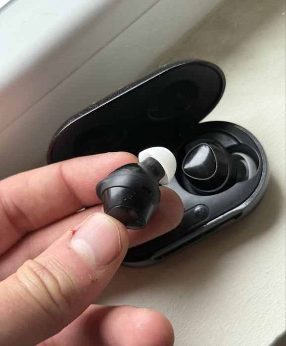 Samsung Galaxy Buds nu airpods casti wireless in ear nu apple razer