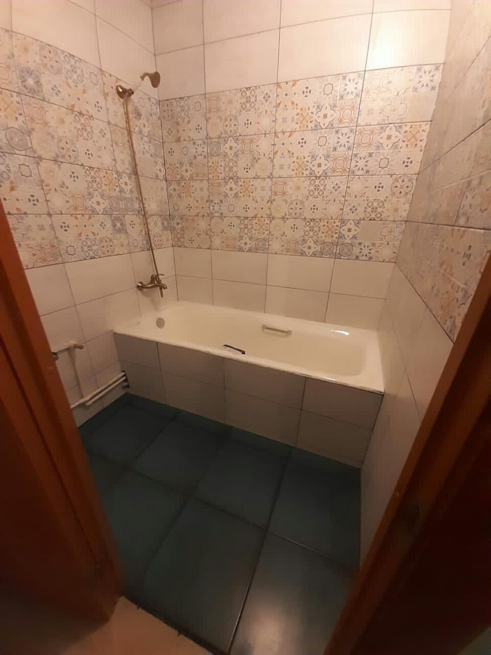 Кафел териш хизматларини таклиф киламан...