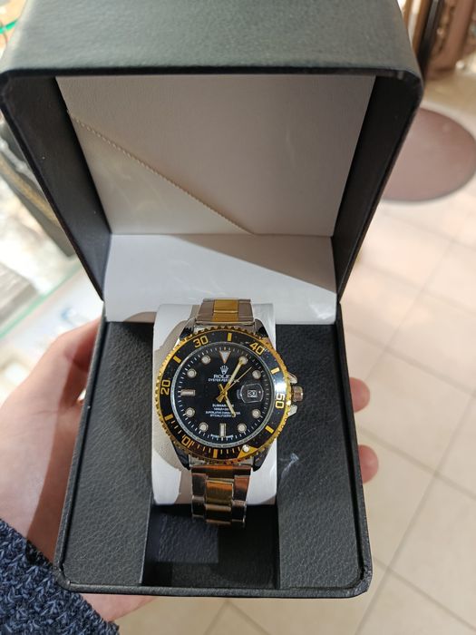 Мужские часы с  футляром