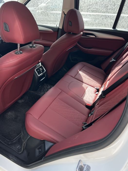 BMW IX3 srochno sotilvotti