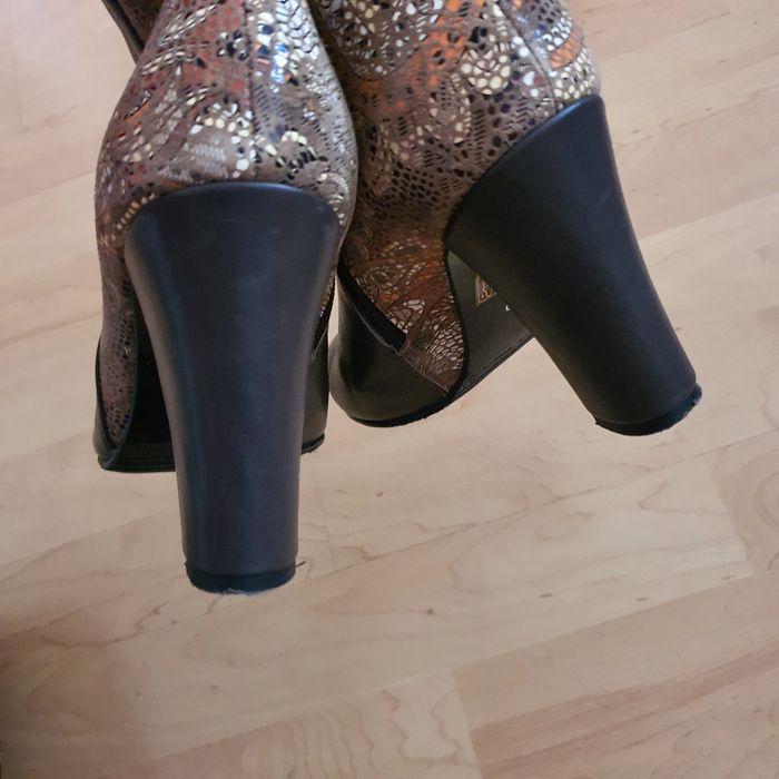 Botine maro cu model- piele naturala