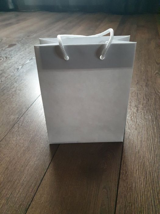 Хартиени пликове за подаръци