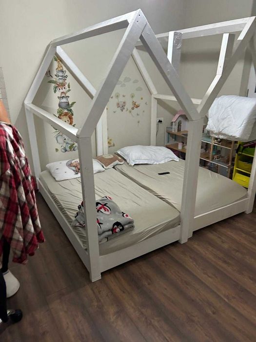 Vând 2 pătuțuri copii