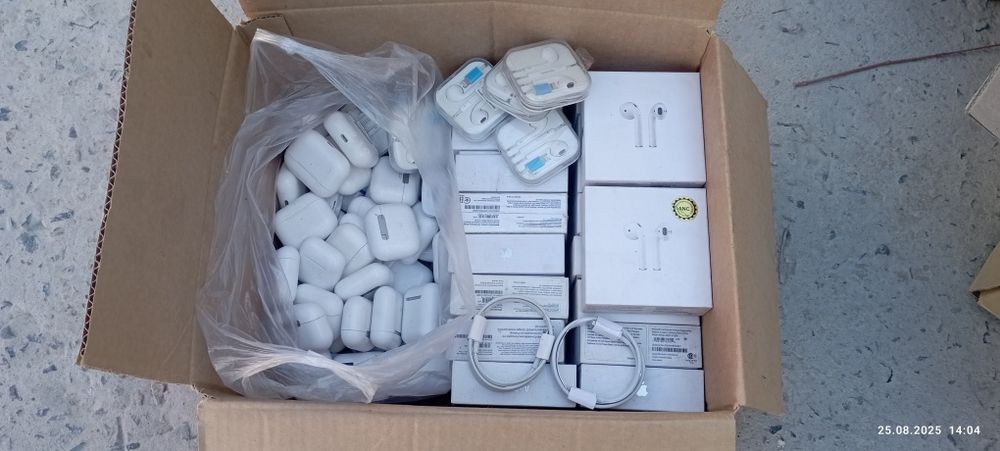 Продам наушники на запчасти или востоновление.