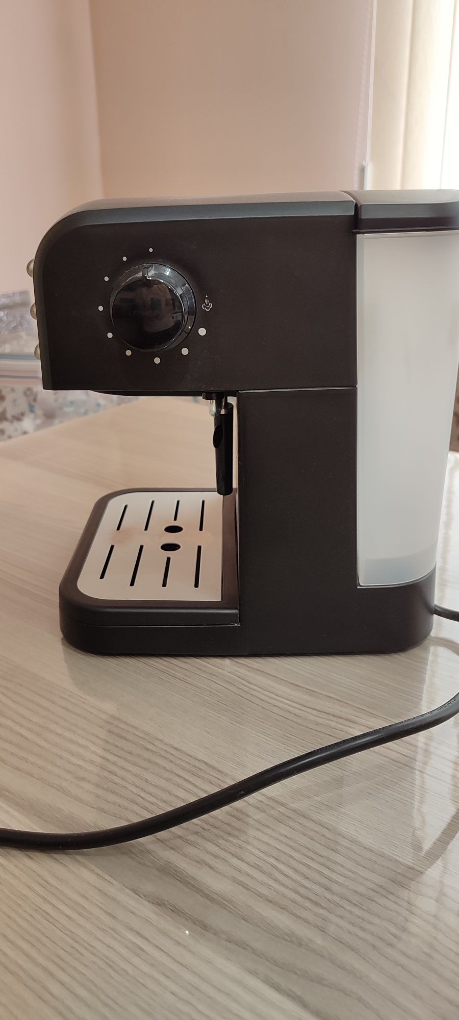 Кафемашина TAURUS BARI 1500.00 ml, 15.00 bar, ЧЕРЕН