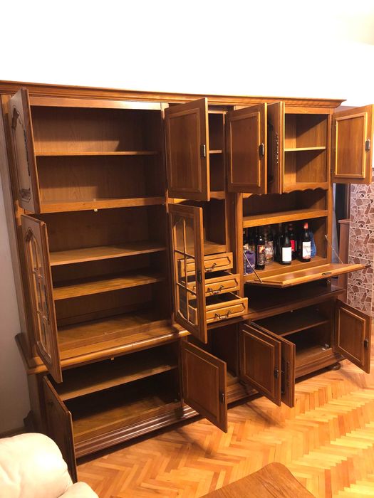 Doua biblioteci din lemn, stil clasic, solide, stare buna, poze reale