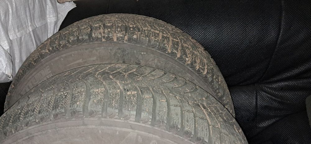 Продам шины зимние R16
