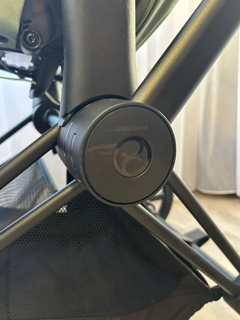 Cybex Priam 4 в цвят Leaf Green