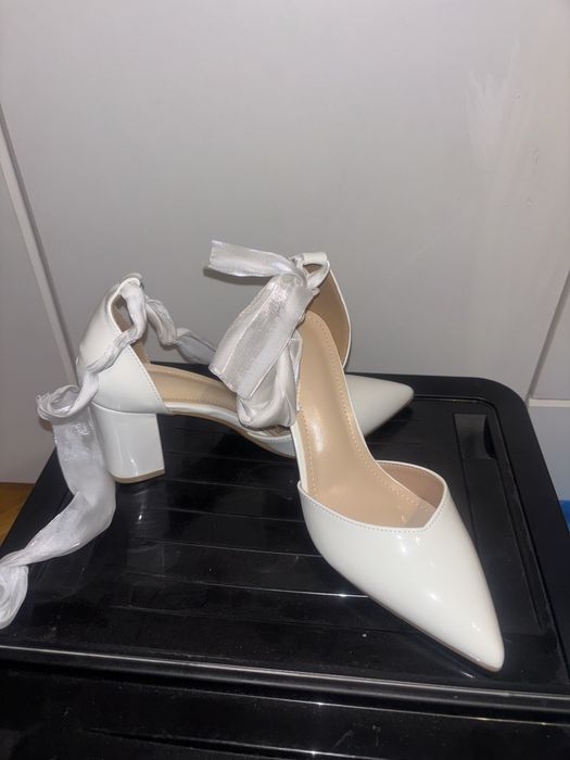 Pantofi albi lac, nr 40