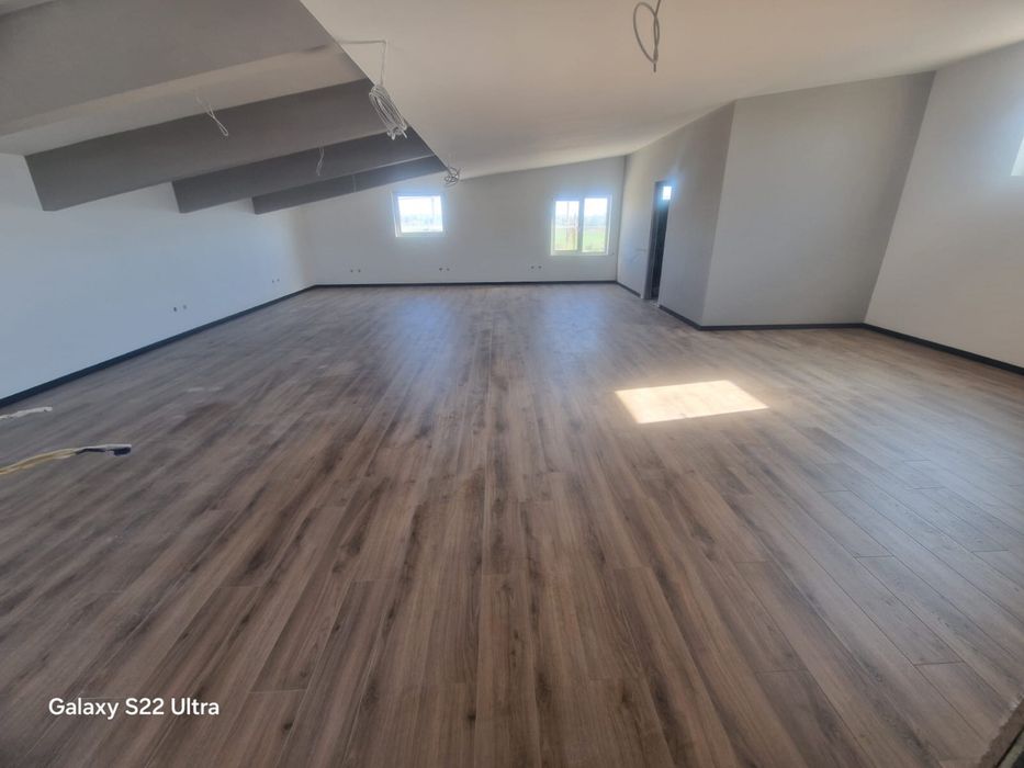 Inchiriem birouri+ parcare camione  in bors zona celestica