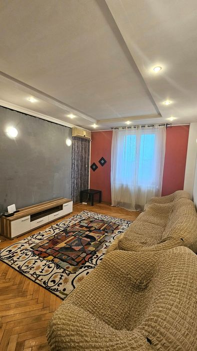 Apt 2 camere, Bucureștii Noi, in fața stației de metrou Jiului