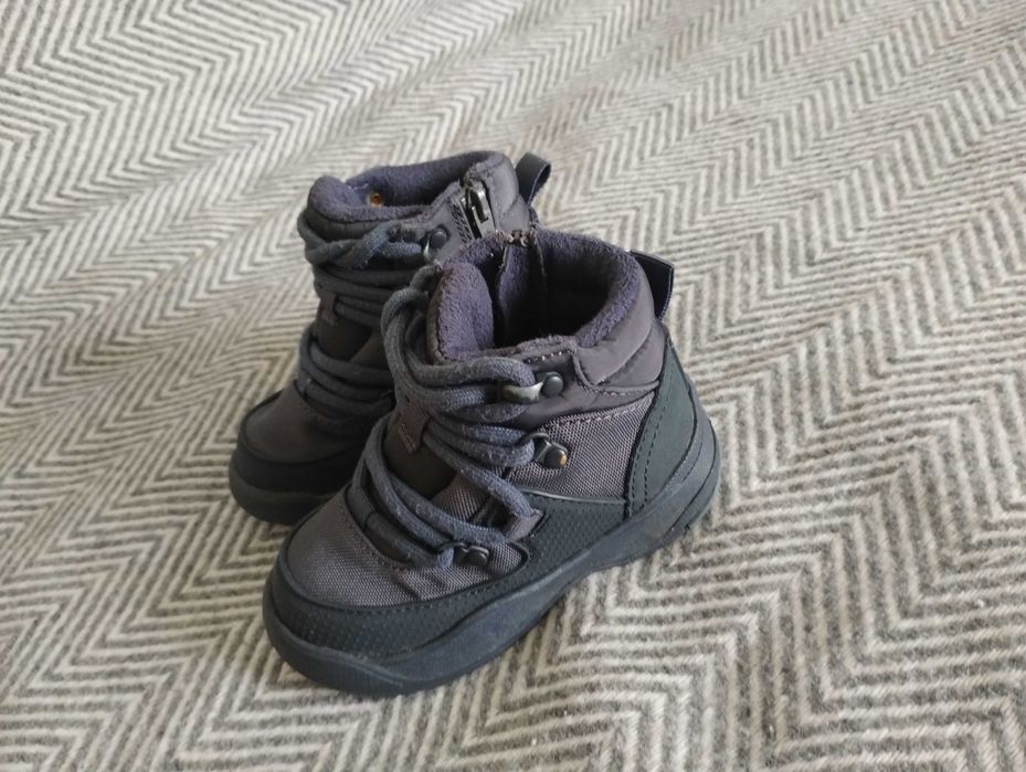 Zara непромокаеми боти номер 22