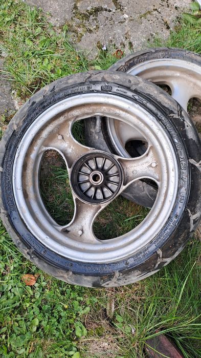 Roti scuter în stare bună sunt umflate tine presiunea