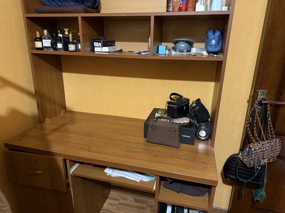 Стол деревянный письменный