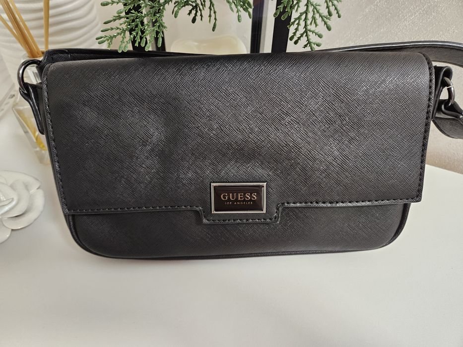 Дамска чанта Guess