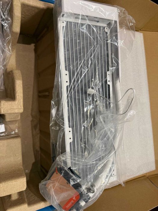 Охладител за процесор Lian Li HydroShift LCD 360 Fanless RGB - Бял