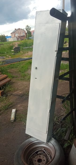 Продам железный шкаф