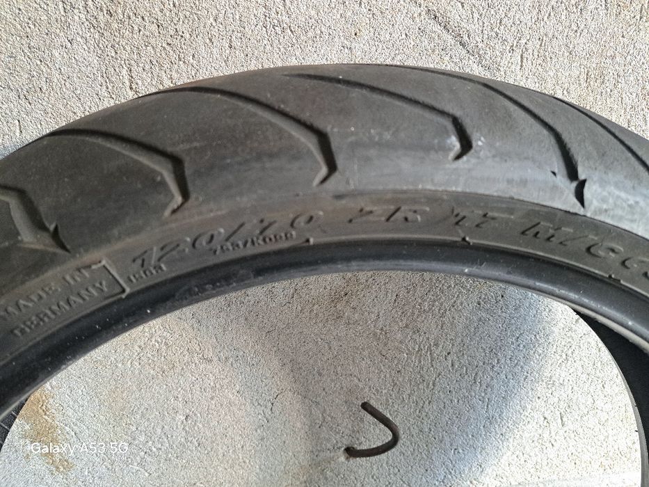 Предна и задна гуми  R17 Пирели