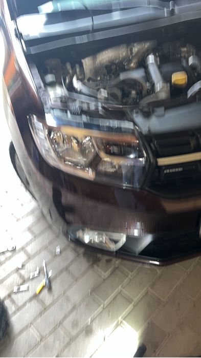 Vand far dacia logan 2018 este ca nou fara rupruri si zgarieturi