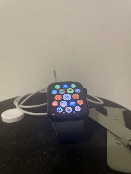 Apple Watch 44mm SE (a 2-a generație - 2024) (GPS + Cellular)
