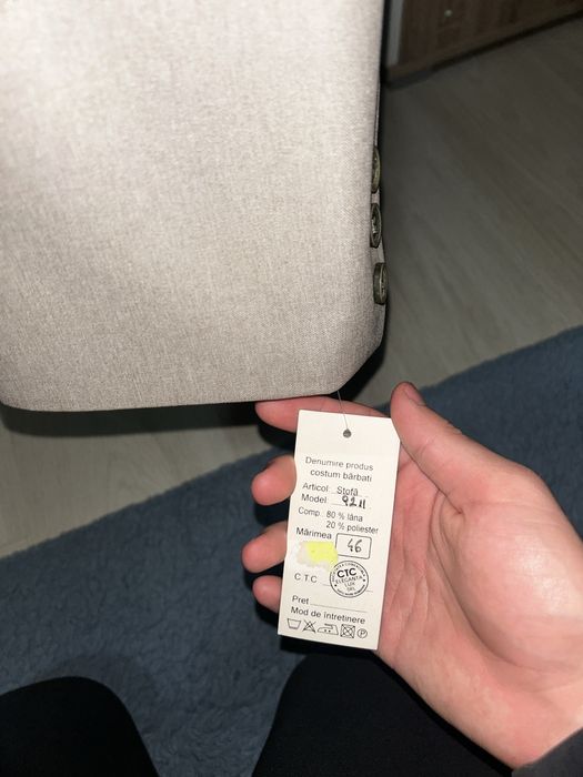 Vând costum în 3 piese pentru bărbați