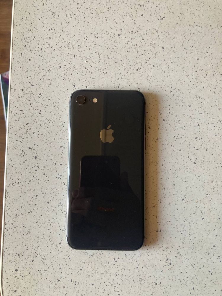Продам iPhone 8 64gb