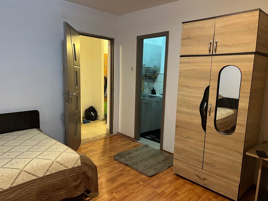 Persoana fizica, închiriez  garsonieră zona Sala Sporturilor