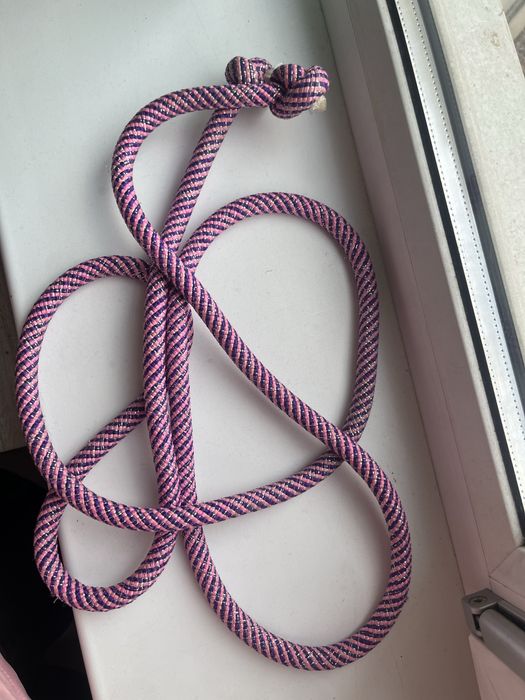 гимнастическая скакалка