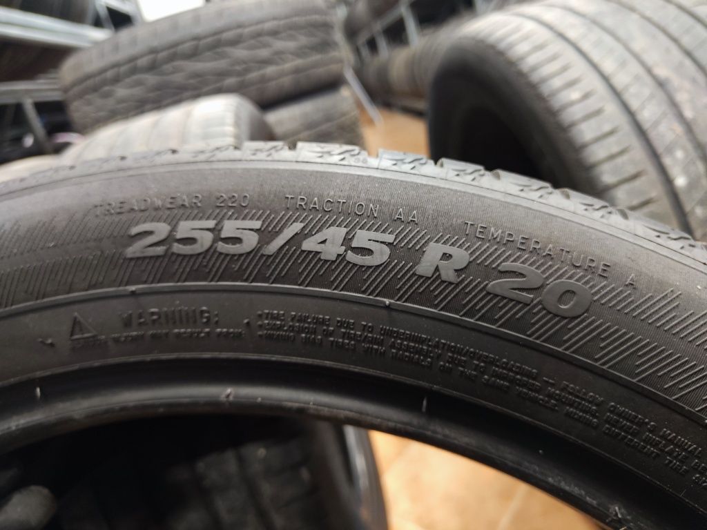 255 45 20 Michelin  Latitude Sport 3