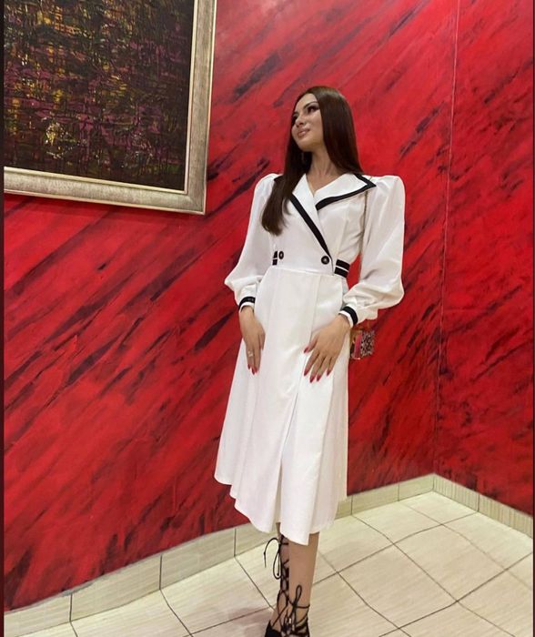 Красивое платье с бантиком сзади. Надевала 1 раз. Размер С