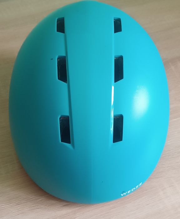 Ски каска с регулиране на размерът