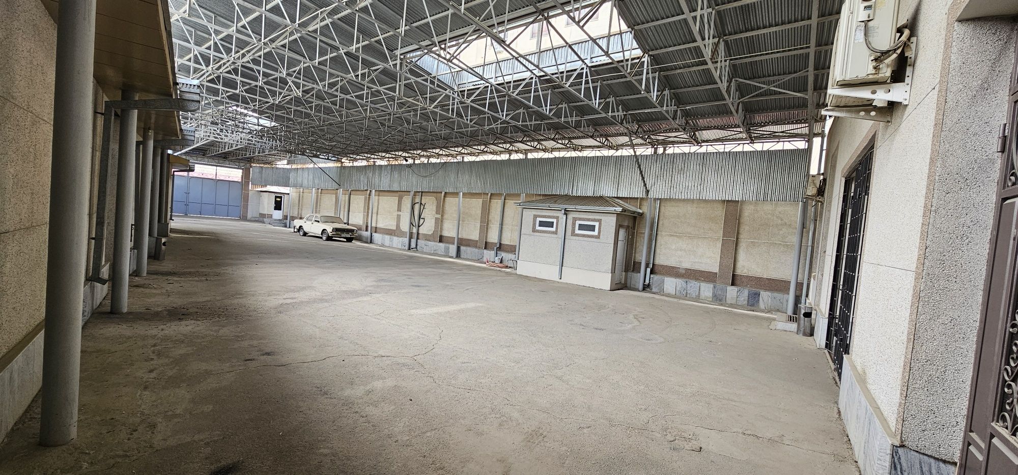 Prodayotsya  ili zdayotsya v arendu baza v cebtre goroda ijara berilad