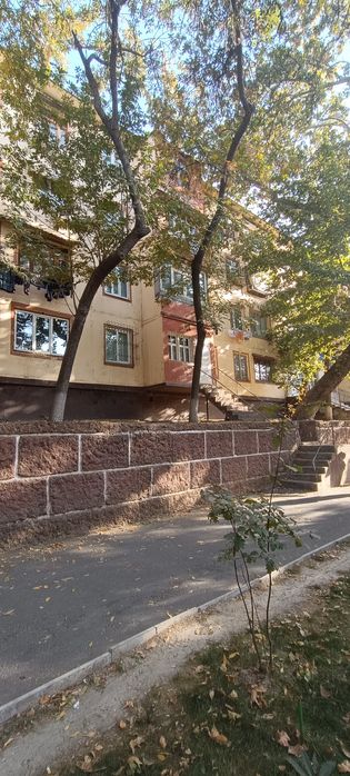 Фархадски 2/1/4 вдол дороги Чиланзар 12квартал фасад 9метр