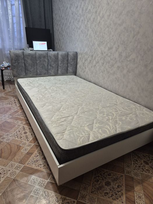 Продам кровать недорого с матрасом