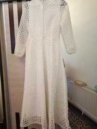 Белое платье ,французкая длина.