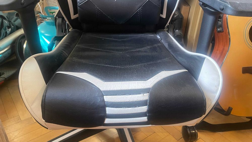 Гейминг стол DXRacer - Racing V2 OH/RV131/NW