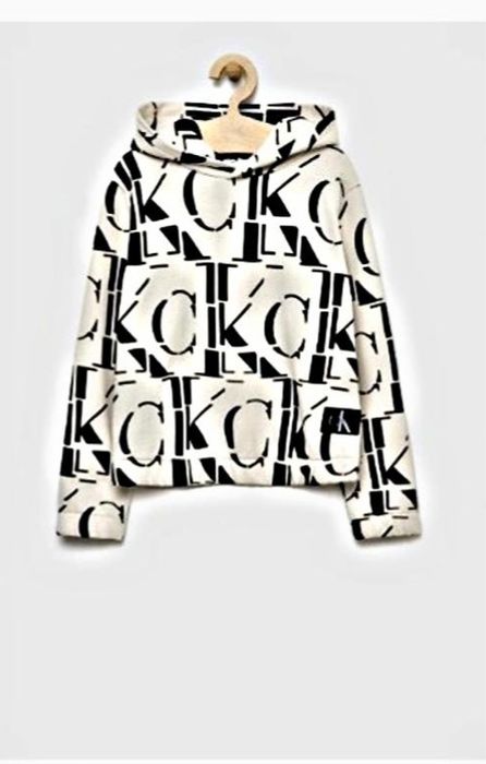 Бели блузки за 11 г., Зимна рокля плетиво