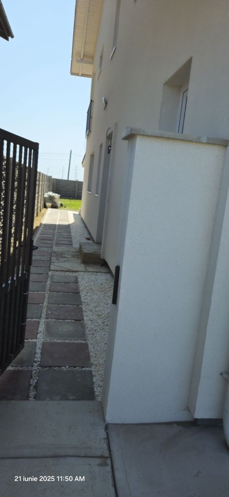 Proprietar ! Vand duplex 5 camere, 132 mp utili, zona f buna ! Mosnita
