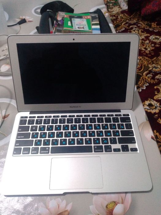 makbok sotiladi holati yaxshi ishlashi ideal