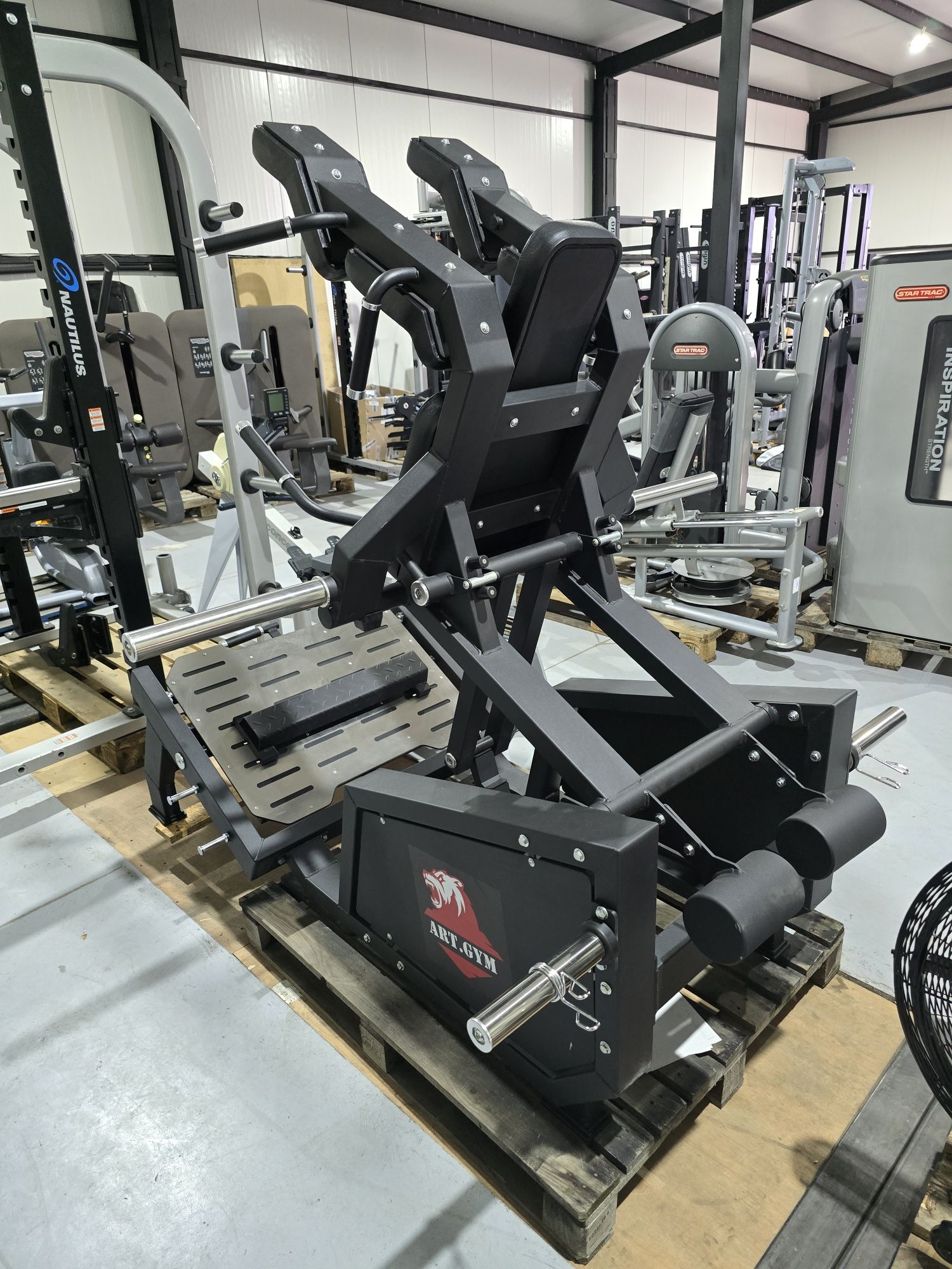 V- squat машина за клек 2 позиций на работа Art gym