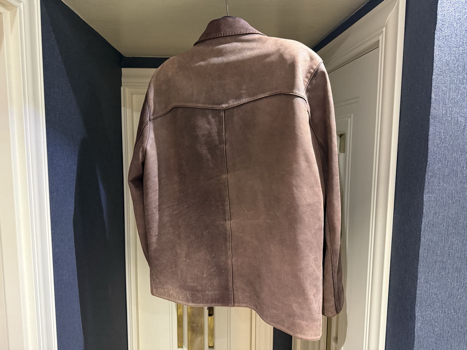 * легкая стильная куртка из натуральной кожи в хорошем состоянии