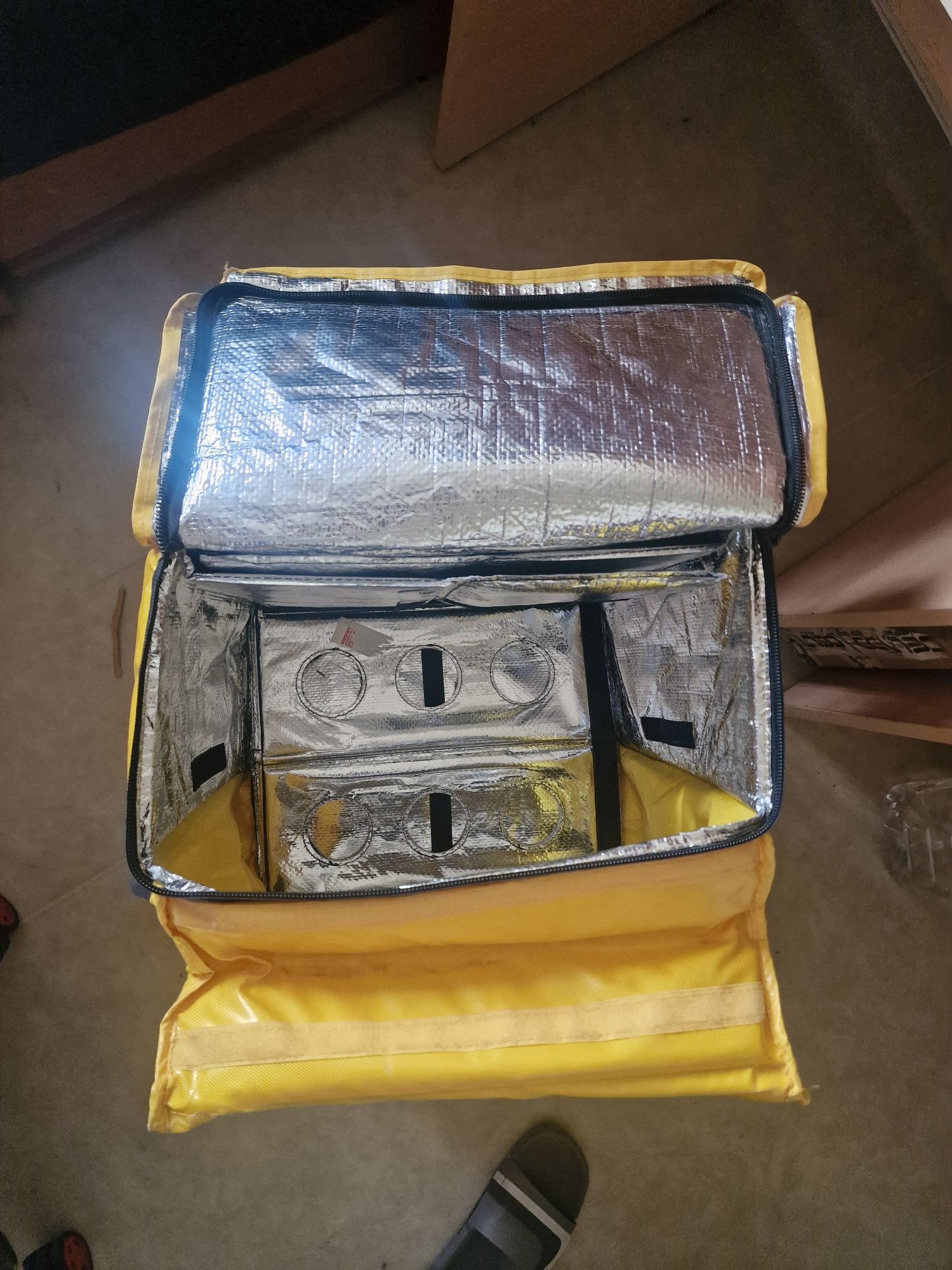 Geantă Glovo ca nouă