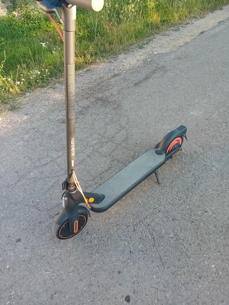 Vand trotineta electrica xiaomi 4 go  trotineta prinde 20km