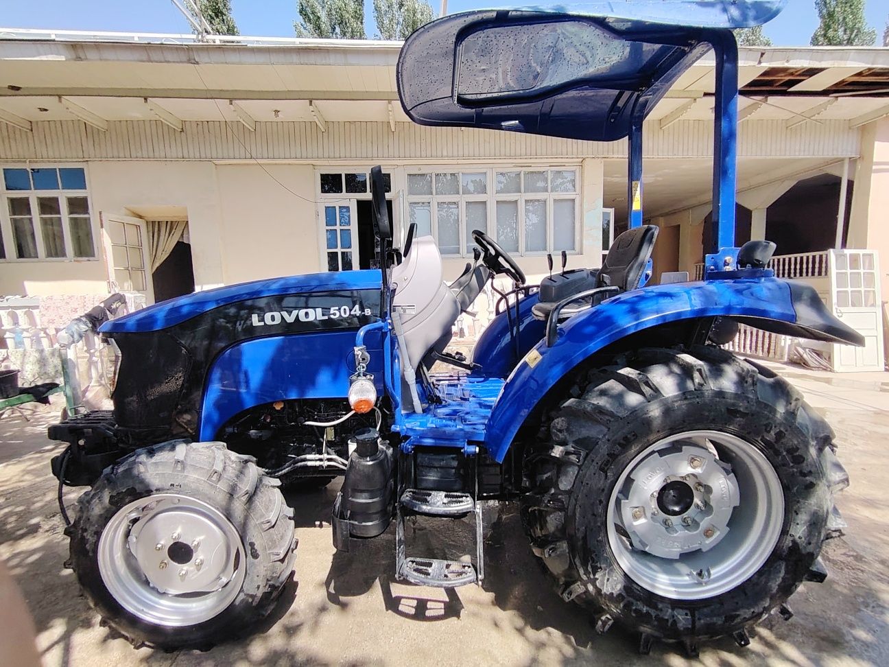 Traktor: LOVOL-504