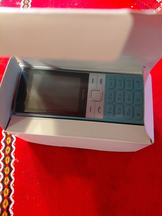 Продавам чисто ново телефон  с копчета!