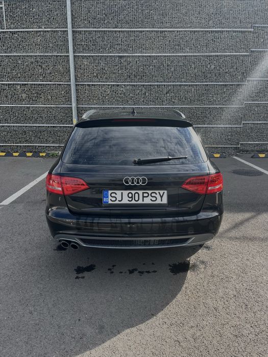 Audi A4.